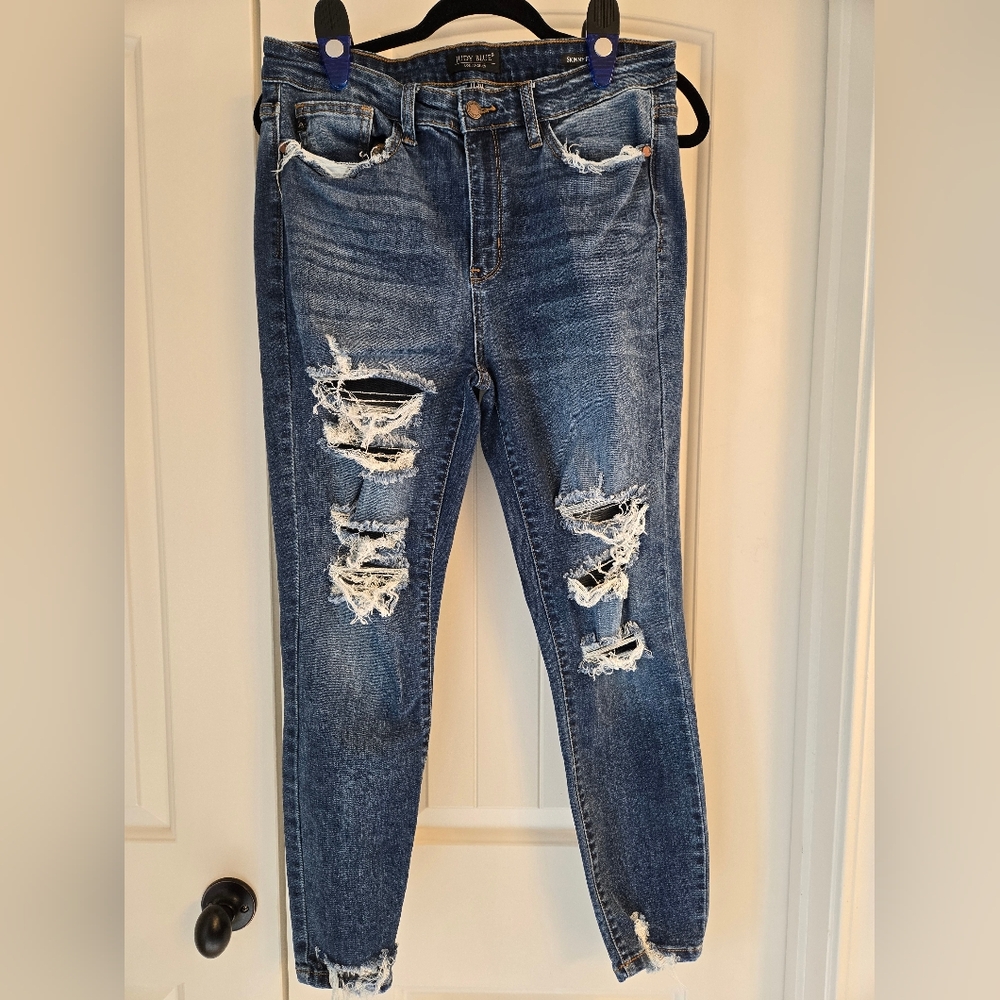 Judy Blue Skinny Distressed Jeans (JB82147MD), size 11/30
